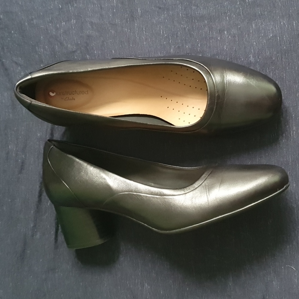 EUC Clarks black leather heels, size 8.5